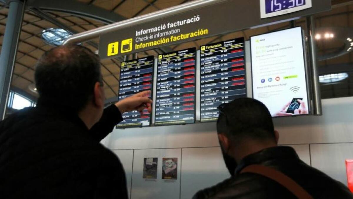 Benidorm recibe las primeras cancelaciones por las crisis de las aerolíneas