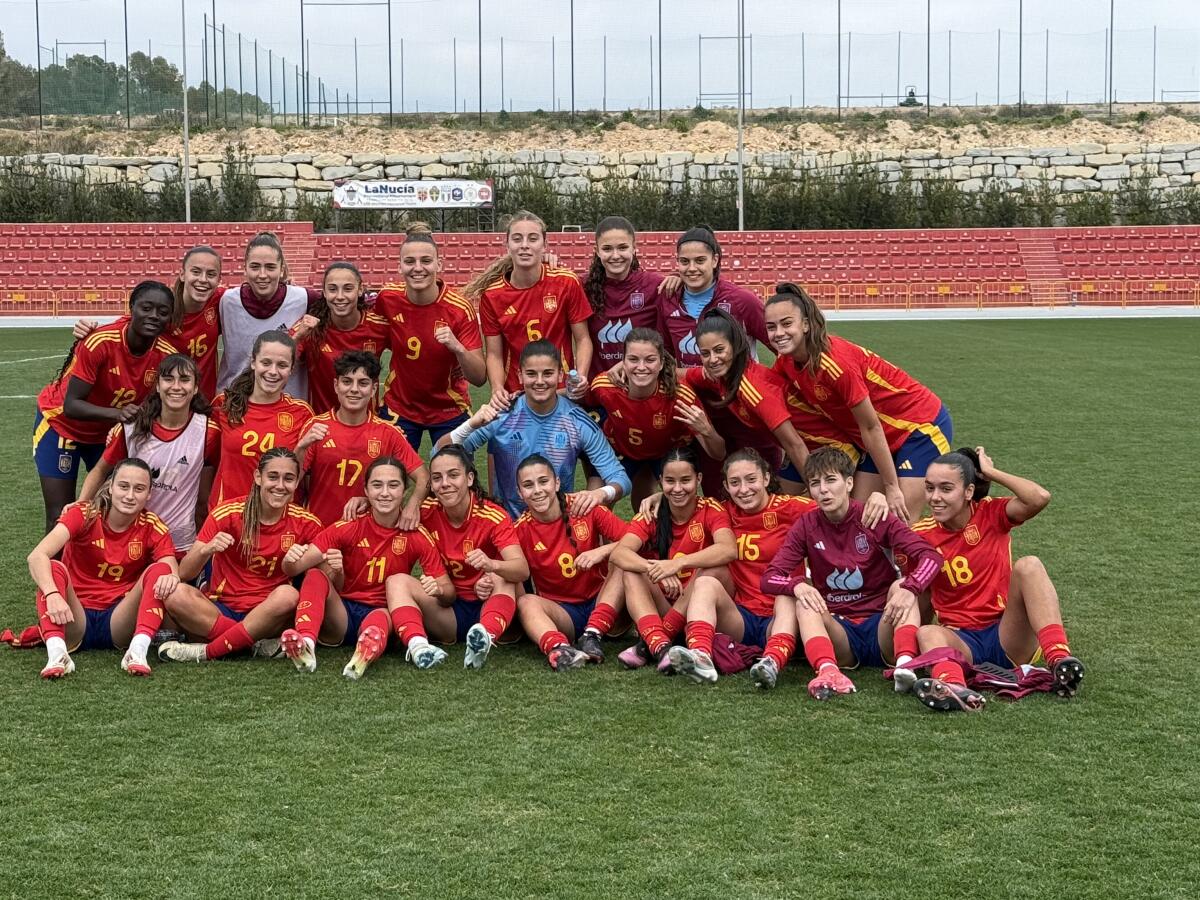 España gana 2-0 a Inglaterra en el Estadi Olímpic de La Nucía