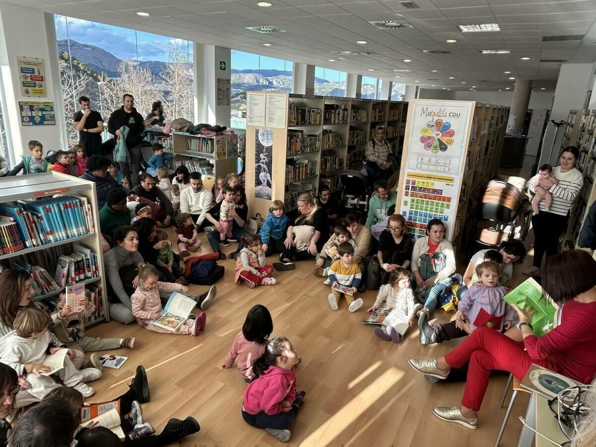 35 niñas y niños participaron en “L’Hora del Conte” en la Biblioteca