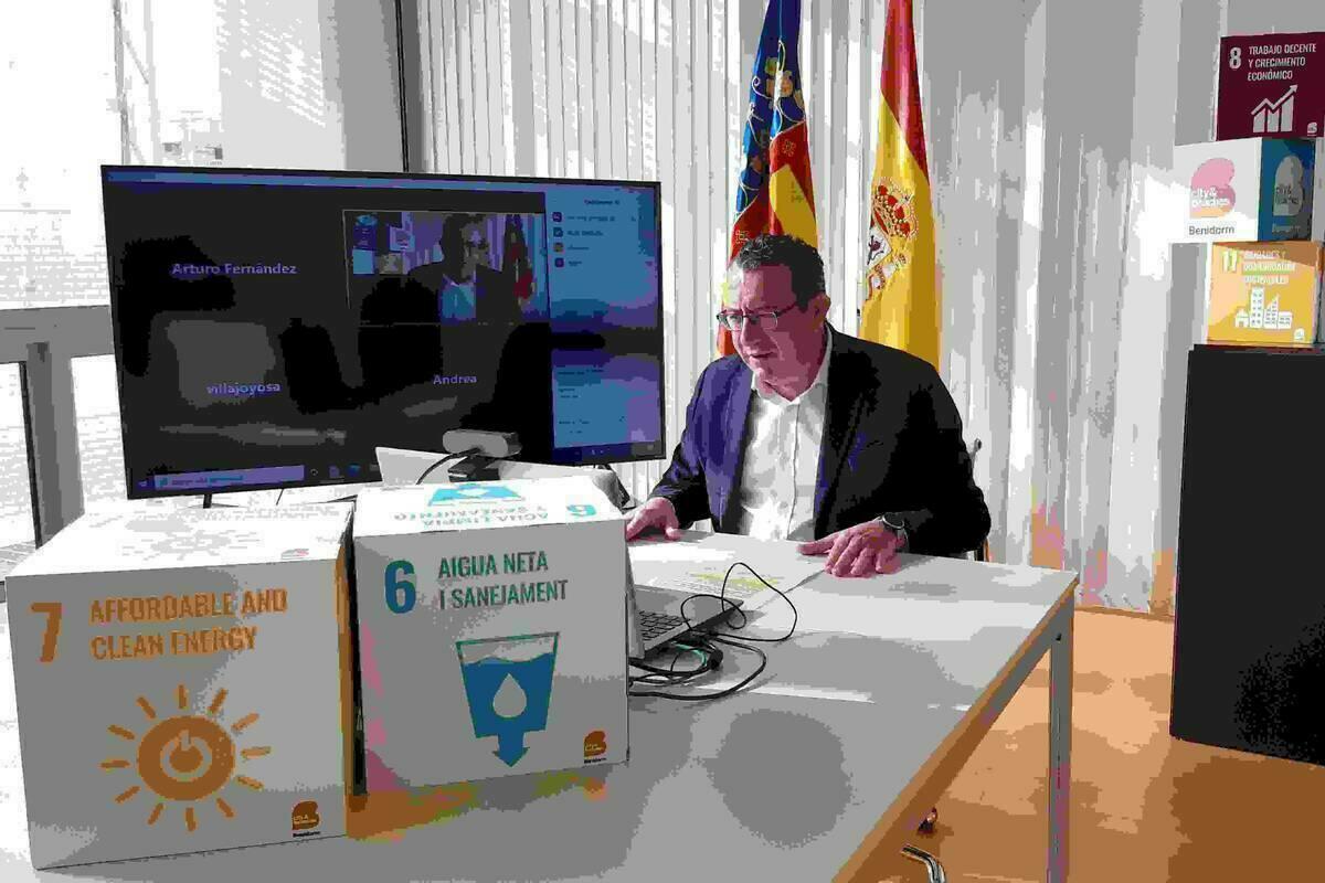 Benidorm destina 600.000 euros a impulsar el consumo local facilitando una tarjeta-monedero con 200 euros a familias vulnerables afectadas por la crisis