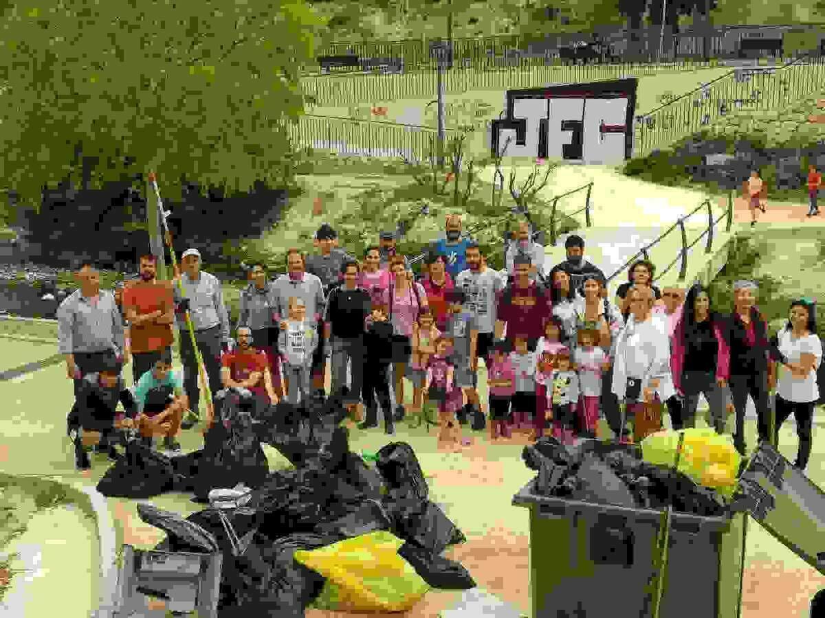 Vecinos y voluntarios retiran 1.000 kilos de residuos en la Vila Joiosa 