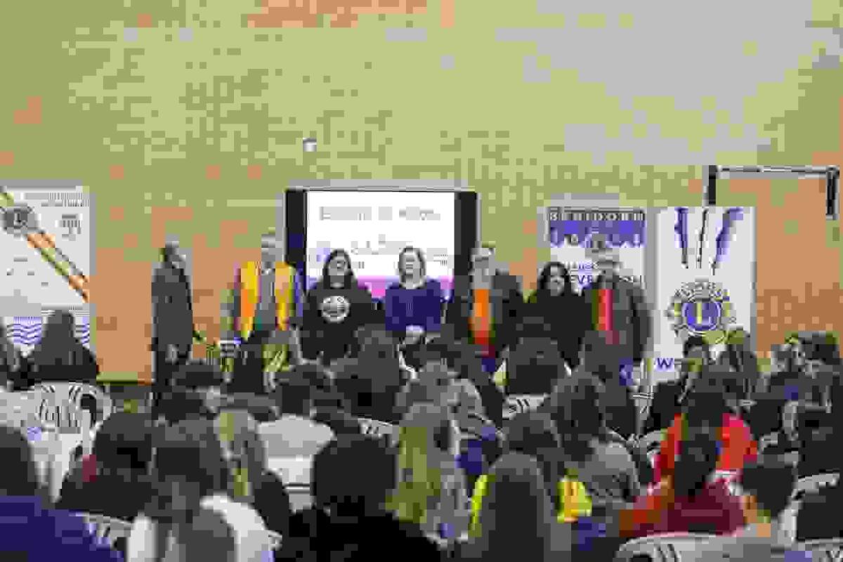 A tope la conferencia de Marina Marroquí contra el bullying en el IES de l’Alfàs