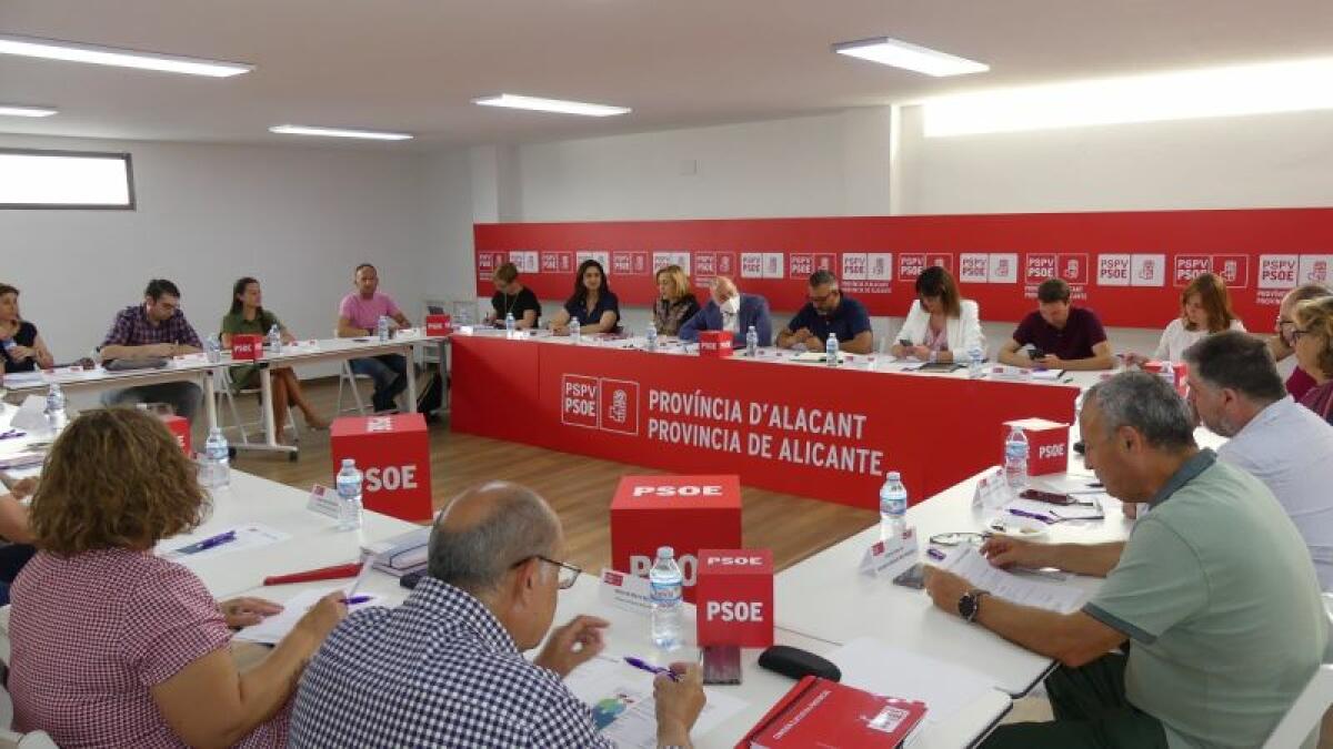 El PSOE reúne a 14 alcaldes de la provincia de Alicante en un Foro Municipalista en Villena