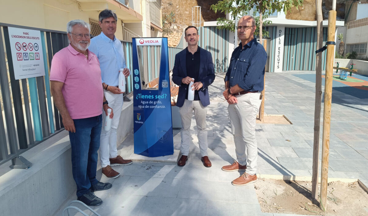 Villajoyosa estrena dos fuentes de agua potable refrigerada en primera l&iacute;nea de playa