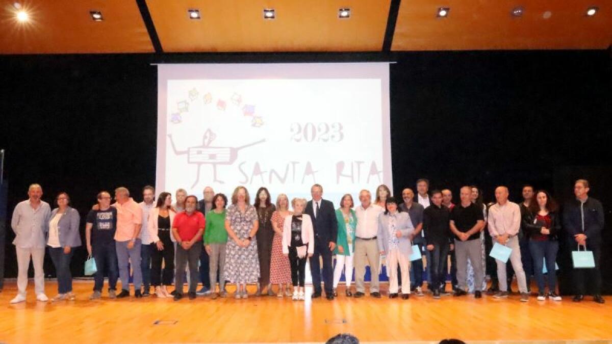 El Ayuntamiento homenajea a sus funcionarios jubilados y con 25 años de antigüedad en el día de la patrona Santa Rita 