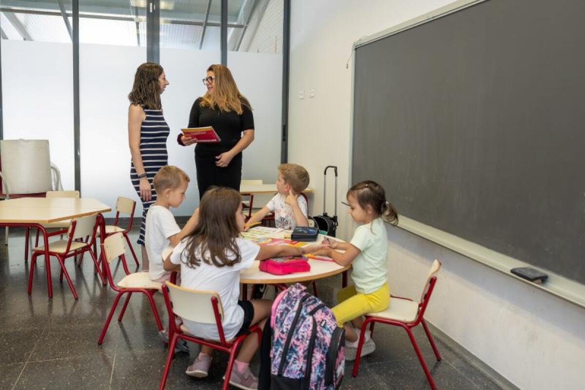 Empiezan los cursos de rumano y búlgaro que se ofertan como extraescolar en l’Alfàs del Pi