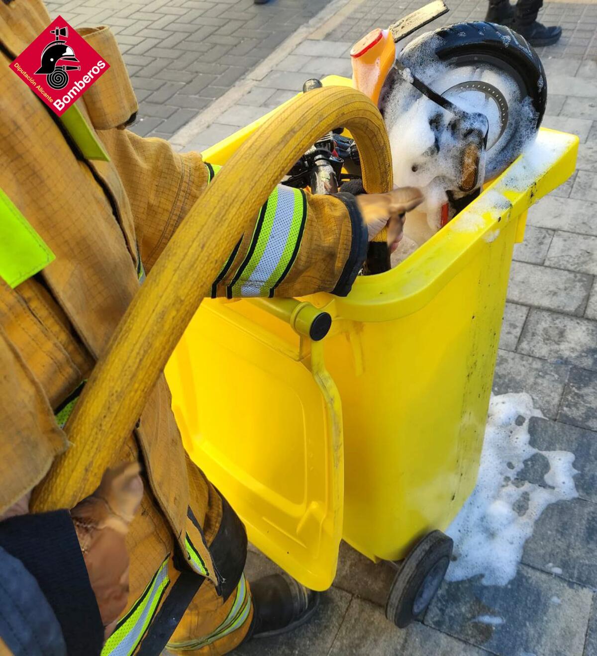 INCENDIO DE UN PATINETE EN BENIDORM