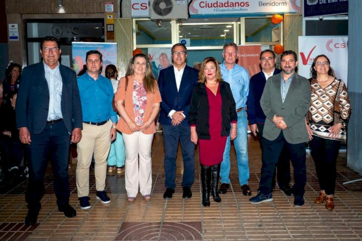 Cerca de 200 personas asisten a la inauguración de la sede electoral de Ciudadanos en Benidorm