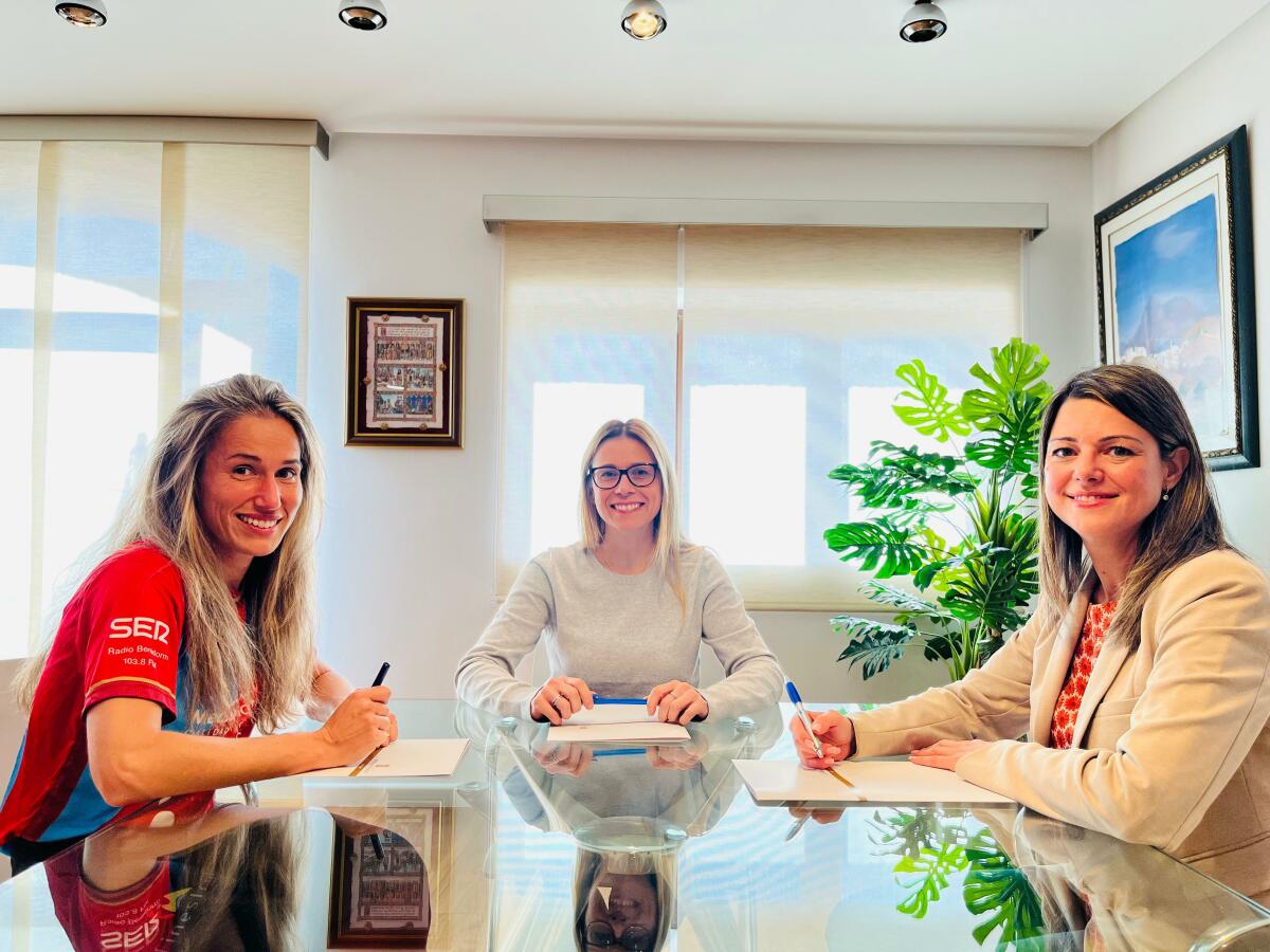 EL AYUNTAMIENTO REVALIDA SU COMPROMISO CON EL CLUB VOLEIBOL FINESTRAT