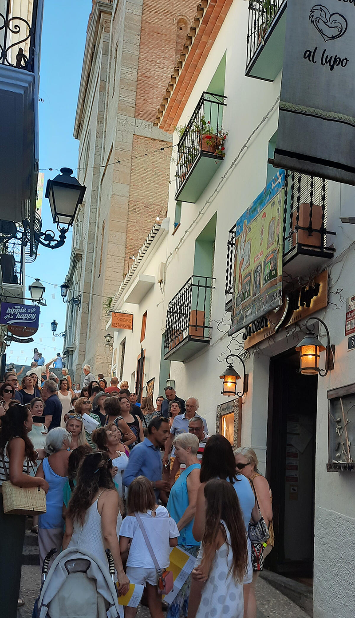 “Balconades d’Altea” ja llueix als carrers del  Poble Antic