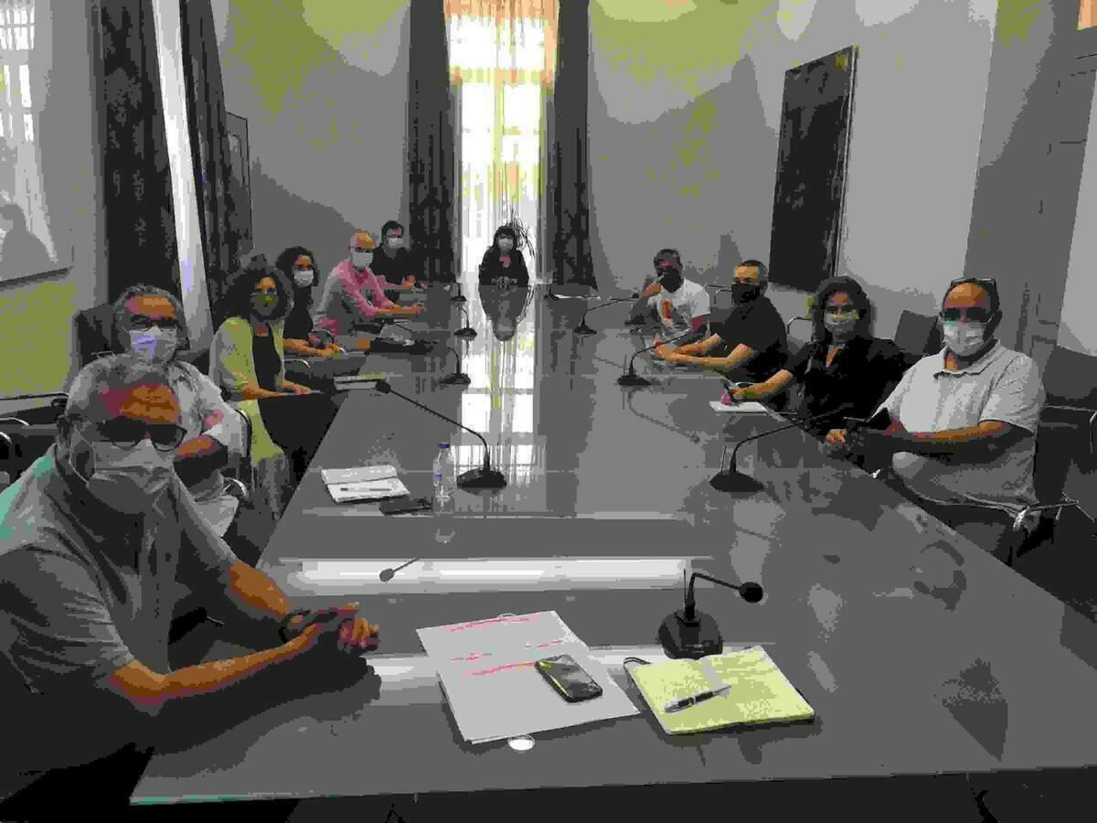 La Diputaci&oacute;n estudia el desarrollo de un programa cultural en oto&ntilde;o de la mano del sector de las artes esc&eacute;nicas.