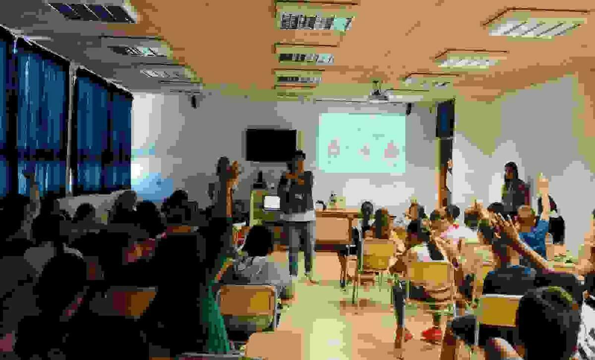 Charlas informativas en los coles de finestrat para concienciar a los escolares sobre la importancia de donar sangre 