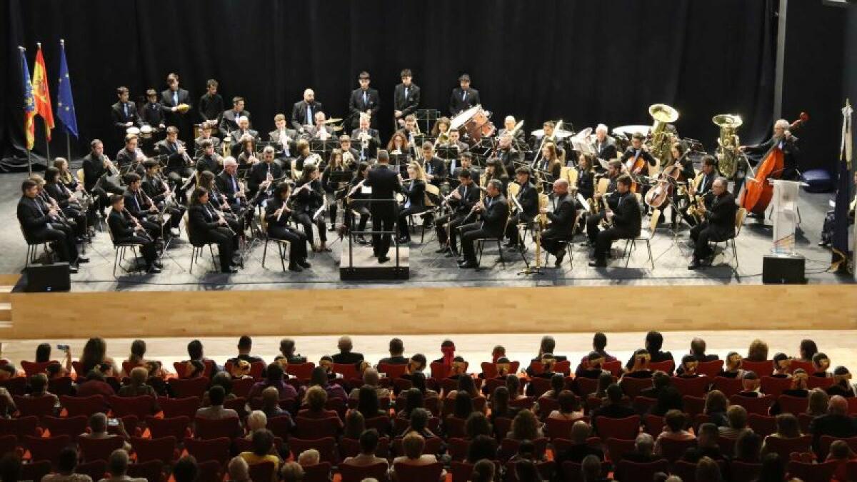 La Societat Musical La Nova homenajea a la música festera con el concierto de les Festes Majors Patronals en el centro cultural