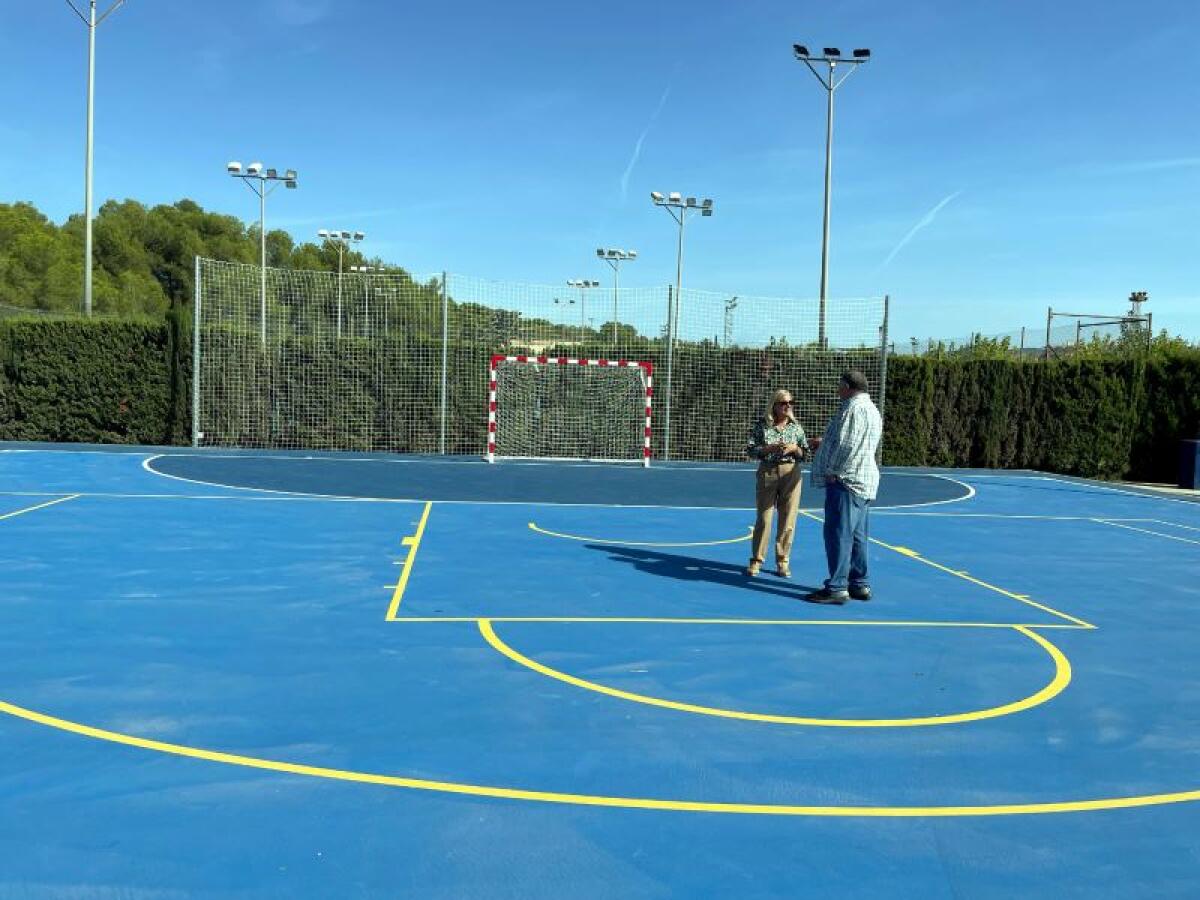 Deportes concluye la pista polideportiva y añade una nueva de baloncesto en la Ciudad Deportiva Guillermo Amor 