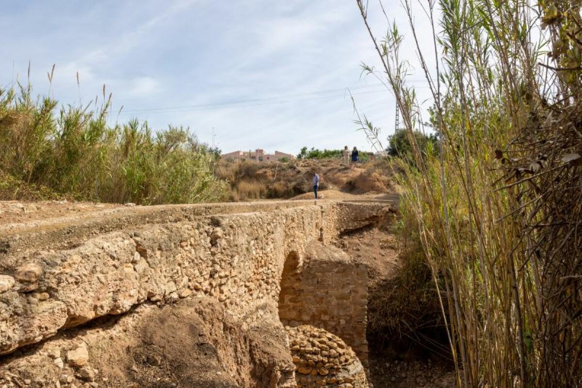 L’Alfàs realiza una actuación de limpieza en los acueductos de Soler, Els Arcs y Carbonera