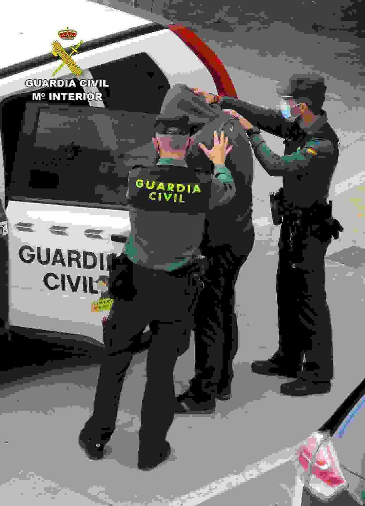 La Guardia Civil detiene a un experimentado delincuente relacionado con una veintena de estafas en el Levante español