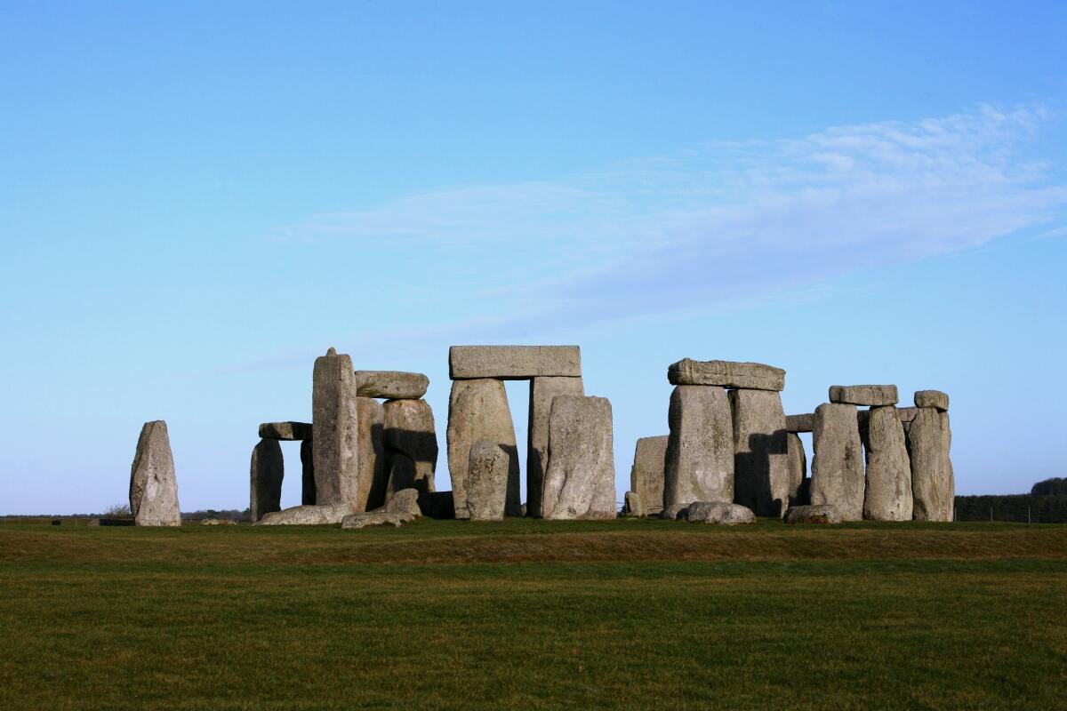 STONEHENGE: ANÁLISIS GEOMÉTRICO DE LA PIEDRA DEL ALTAR