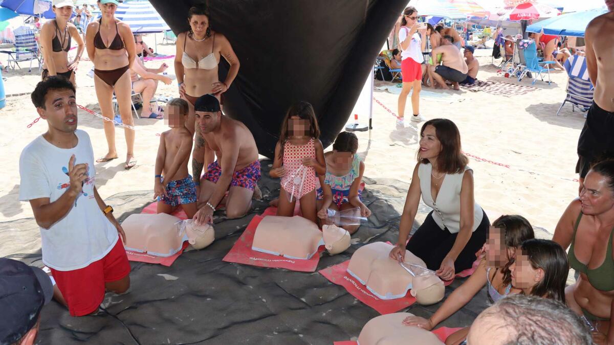 La campa&ntilde;a &lsquo;&iexcl;Prevenidos, listos, ya!&rsquo; llega a la playa de Levante
