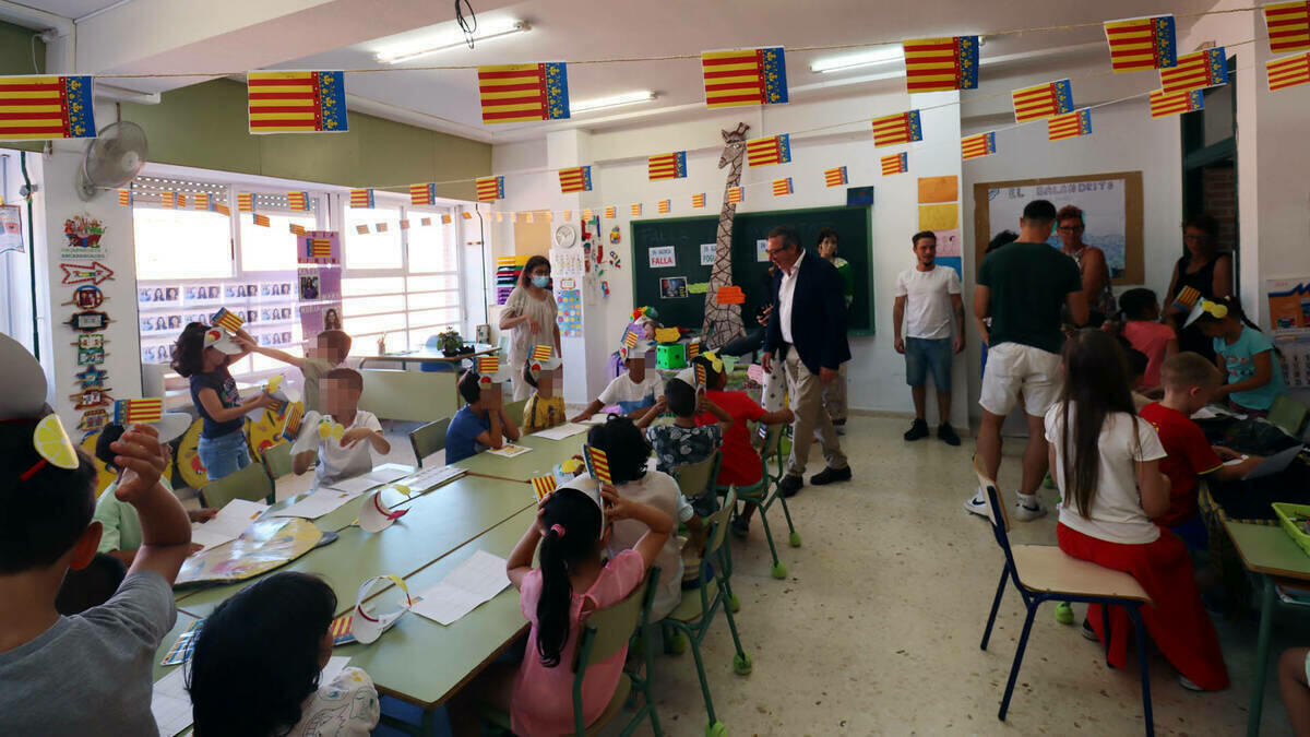 El CEIP Serra Gelada recrea un Fitur a pequeña escala con todas las autonomías de España