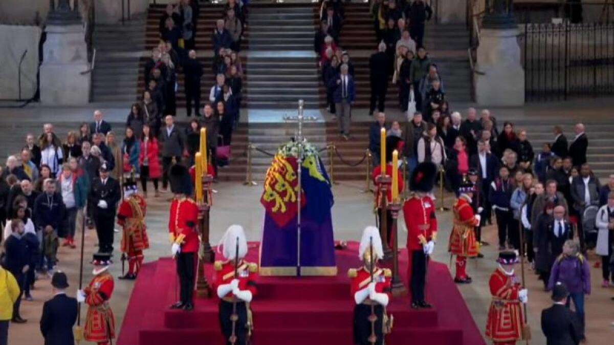 Deniegan la entrada a la capilla ardiente de Isabel II a una delegación china