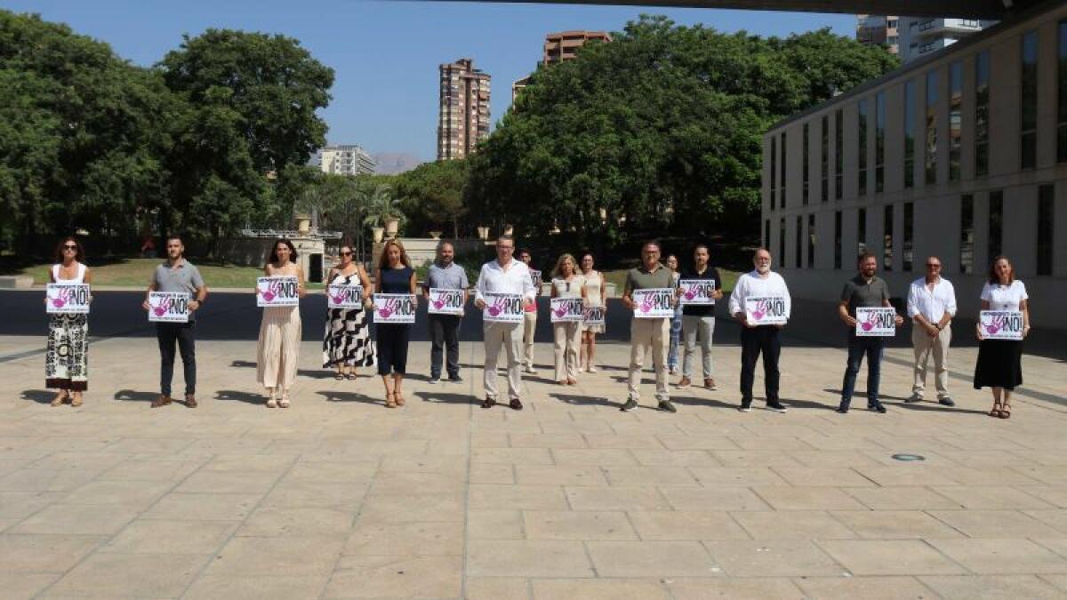 Benidorm expresa su repulsa por el último crimen machista cometido en Granada