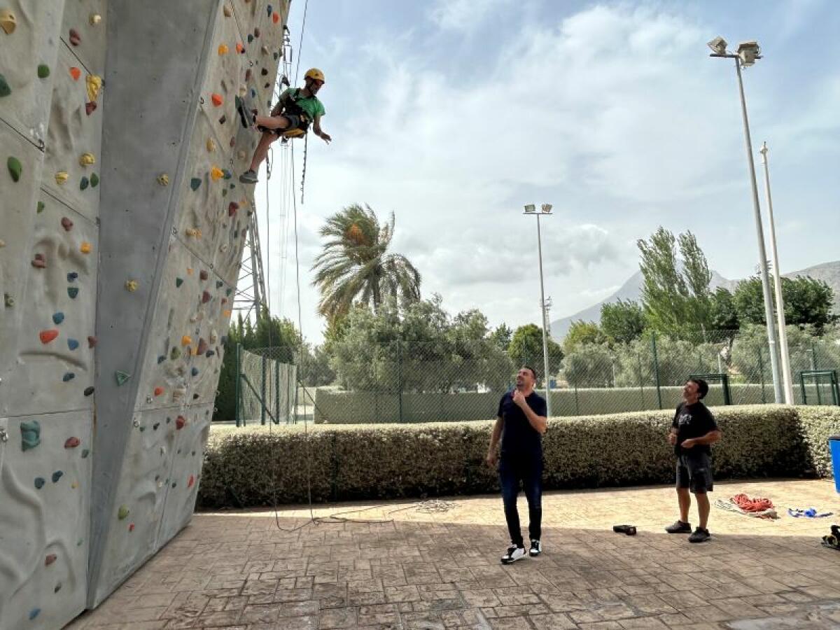 Revisión anual de seguridad en el rocódromo de La Nucía