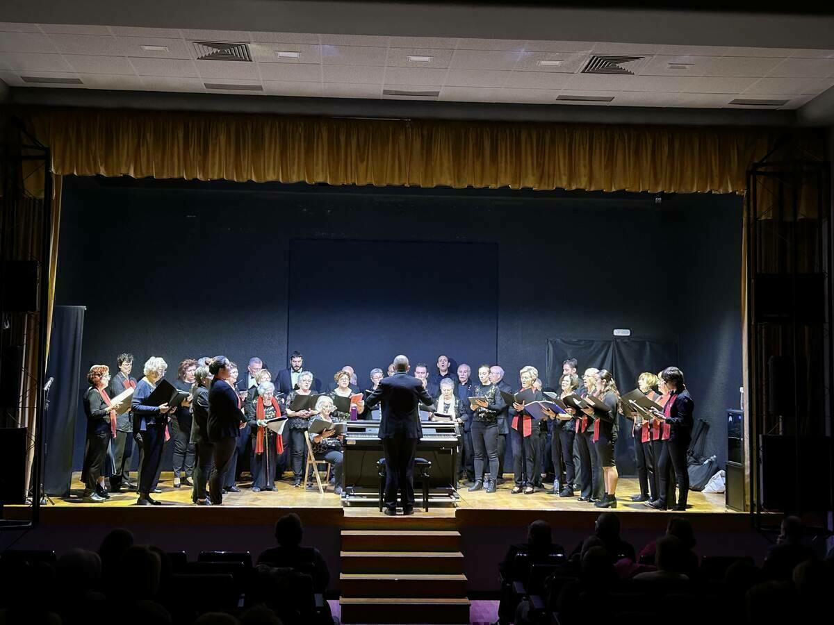 La Coral de la Unió Musical actuó en El Sindicat el pasado domingo