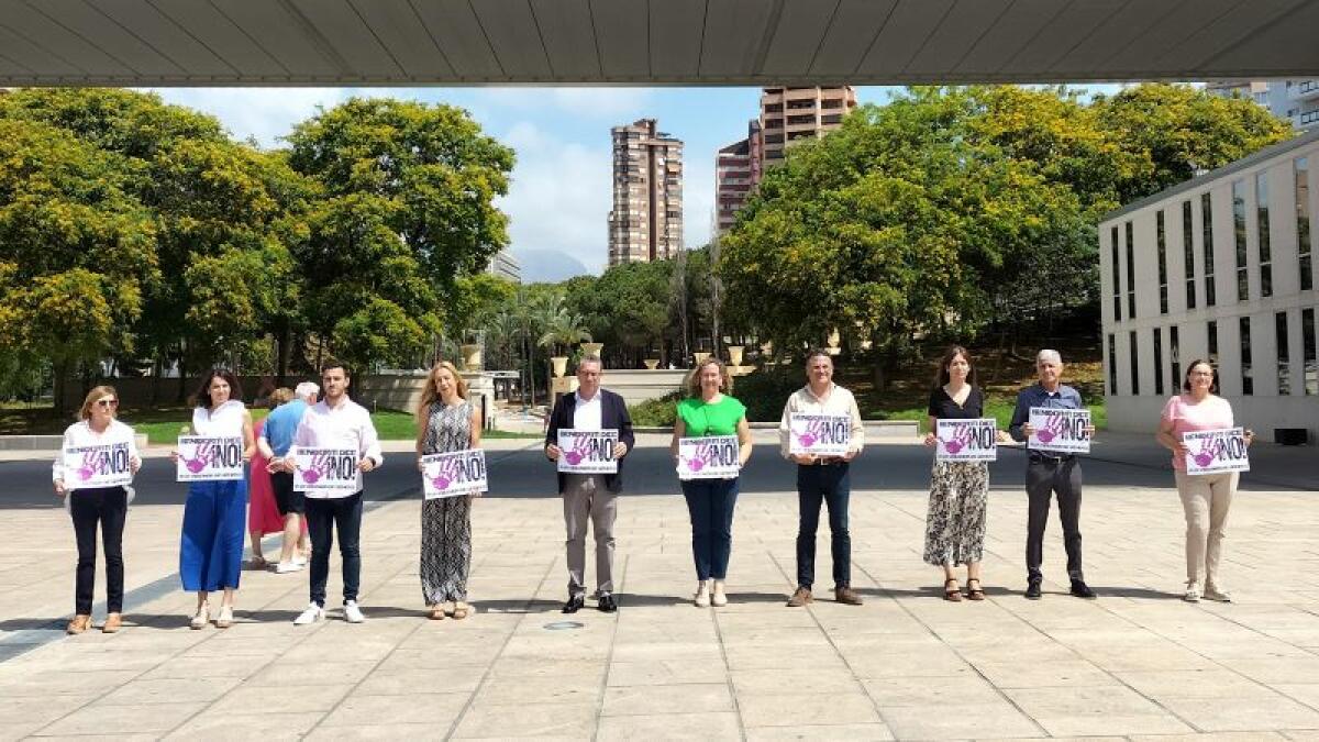 Benidorm muestra su repulsa ante el último asesinato por violencia machista ocurrido en España