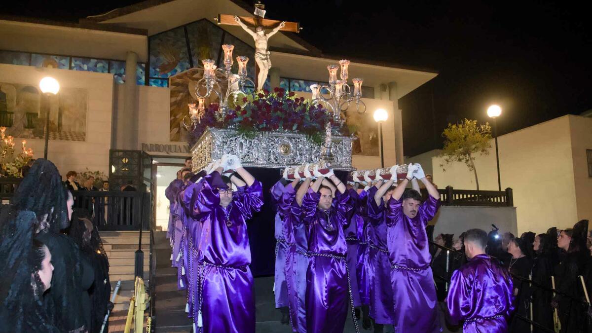 Recogimiento y solemnidad, protagonistas en la procesi&oacute;n del Jueves Santo en Benidorm