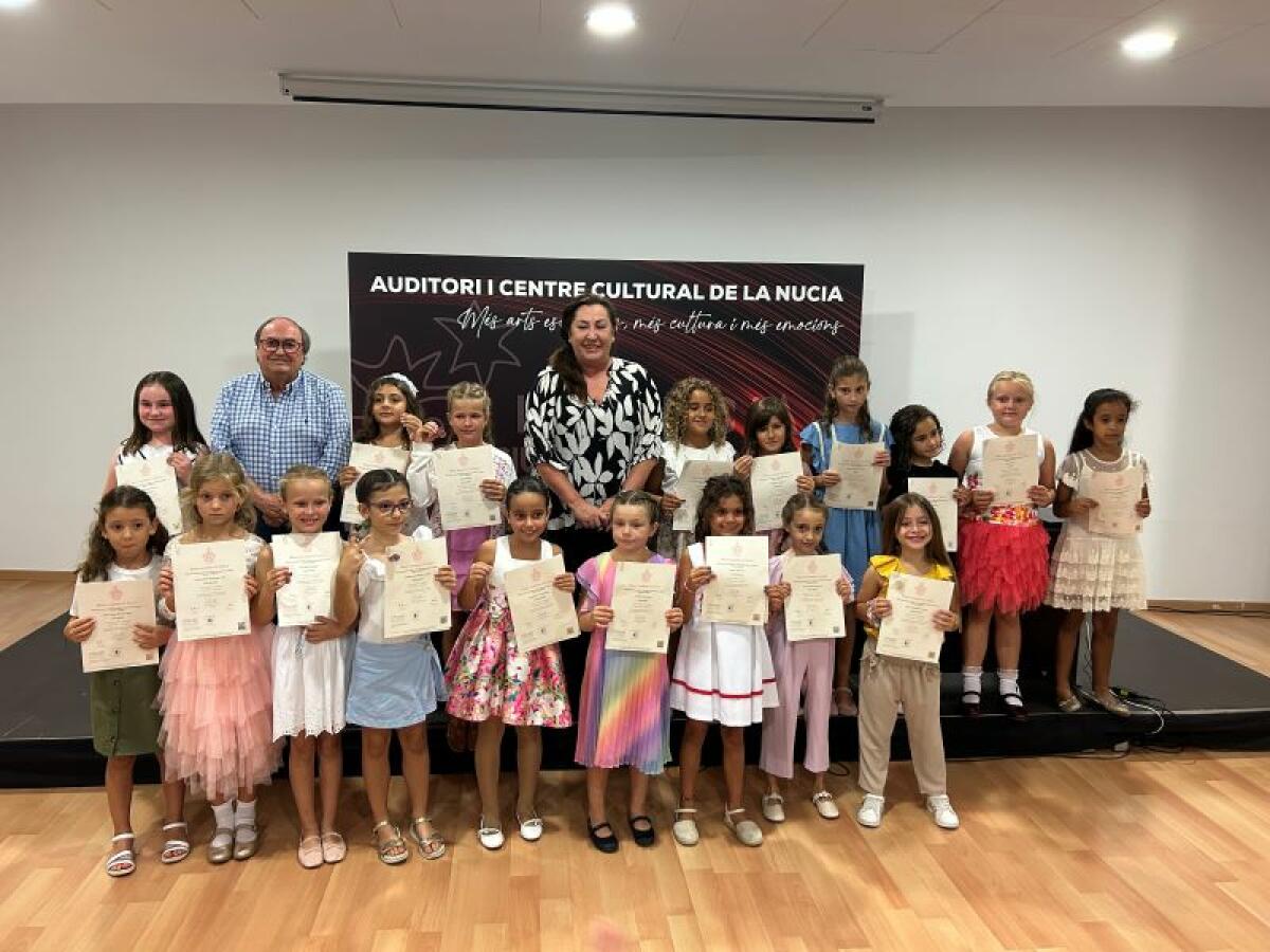 45 alumnas de Danza reciben los diplomas de la “Royal Academy of Dance”