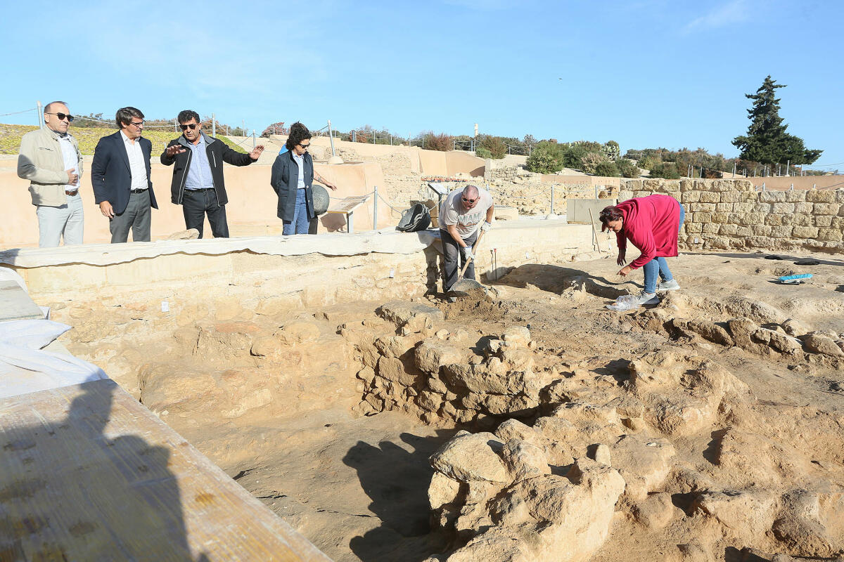 El MARQ localiza un calzado de esparto de 2300 años tras identificar una de las primeras viviendas de la Illeta dels Banyets