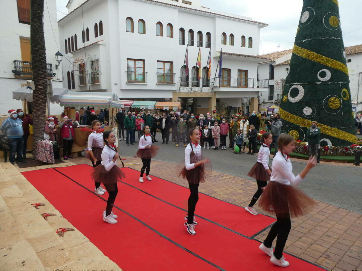 La X Feria Solidaria de Navidad llenó de magia La Nucía