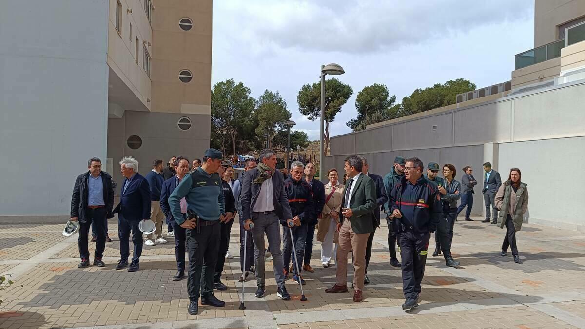 Una sobrecarga en un enchufe del salón ha causado el fuego en el interior de la vivienda en La Cala de Villajoyosa