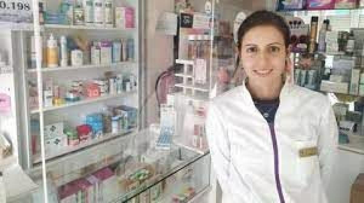 Farmacias en la España vaciada: "Somos el psicólogo, el informático y el centro social de los pueblos"