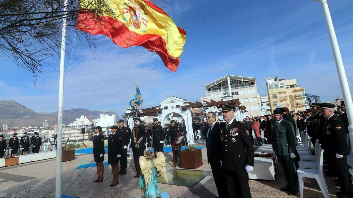 Benidorm arropa a la Policía Nacional en el 200 aniversario de su fundación