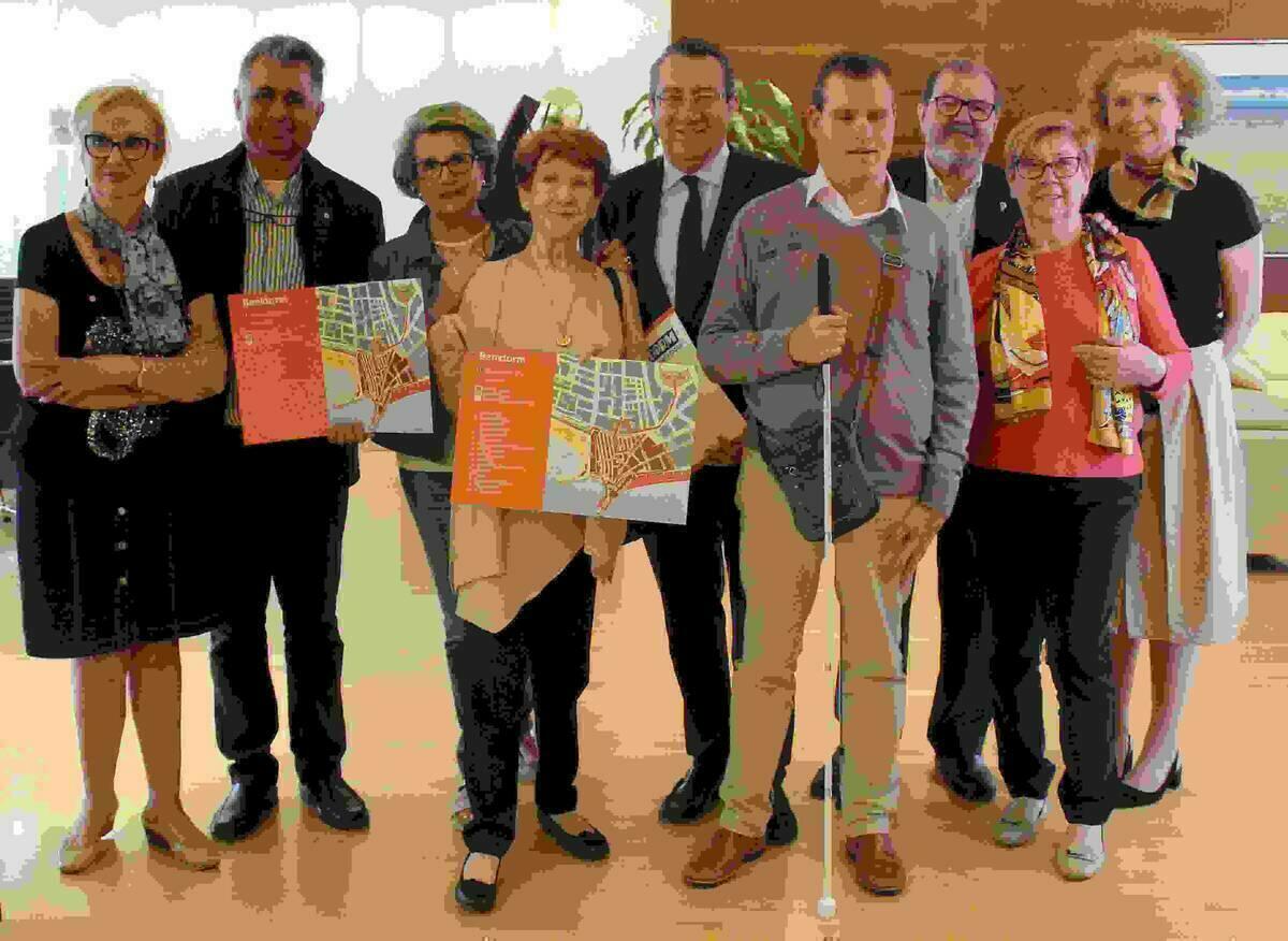  Benidorm presenta el primer plano tur&iacute;stico accesible para personas invidentes y con dificultades auditivas