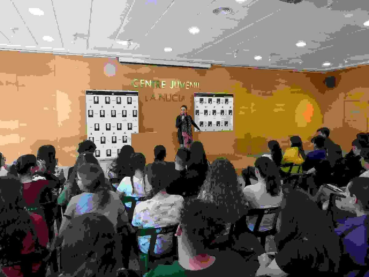 La Nuc&iacute;a &middot; &ldquo;Encuentro literario&rdquo; entre Paz Castell&oacute; y alumnos del Instituto