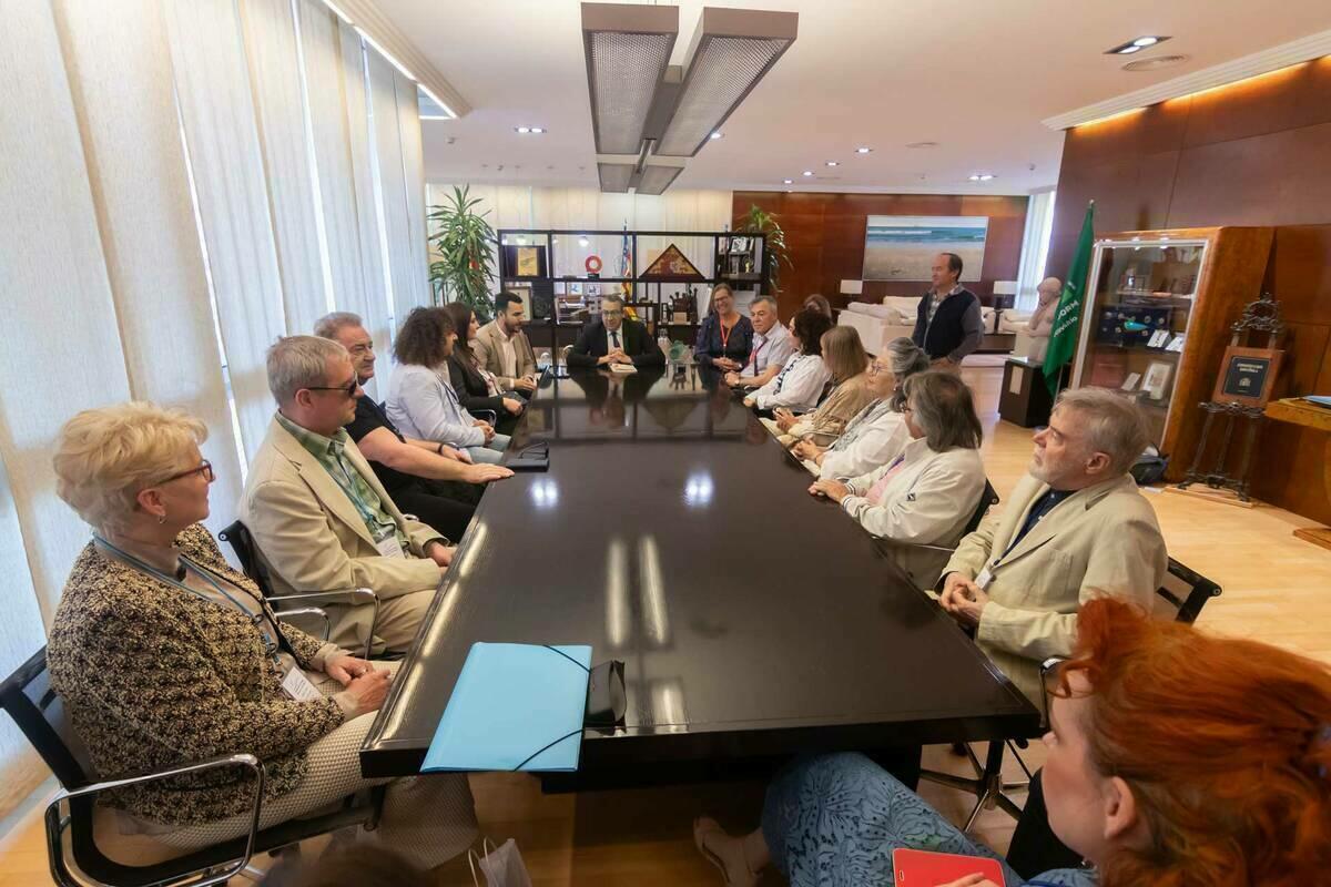 Recepción en el Ayuntamiento a los participantes en el Festival Internacional de Poesía