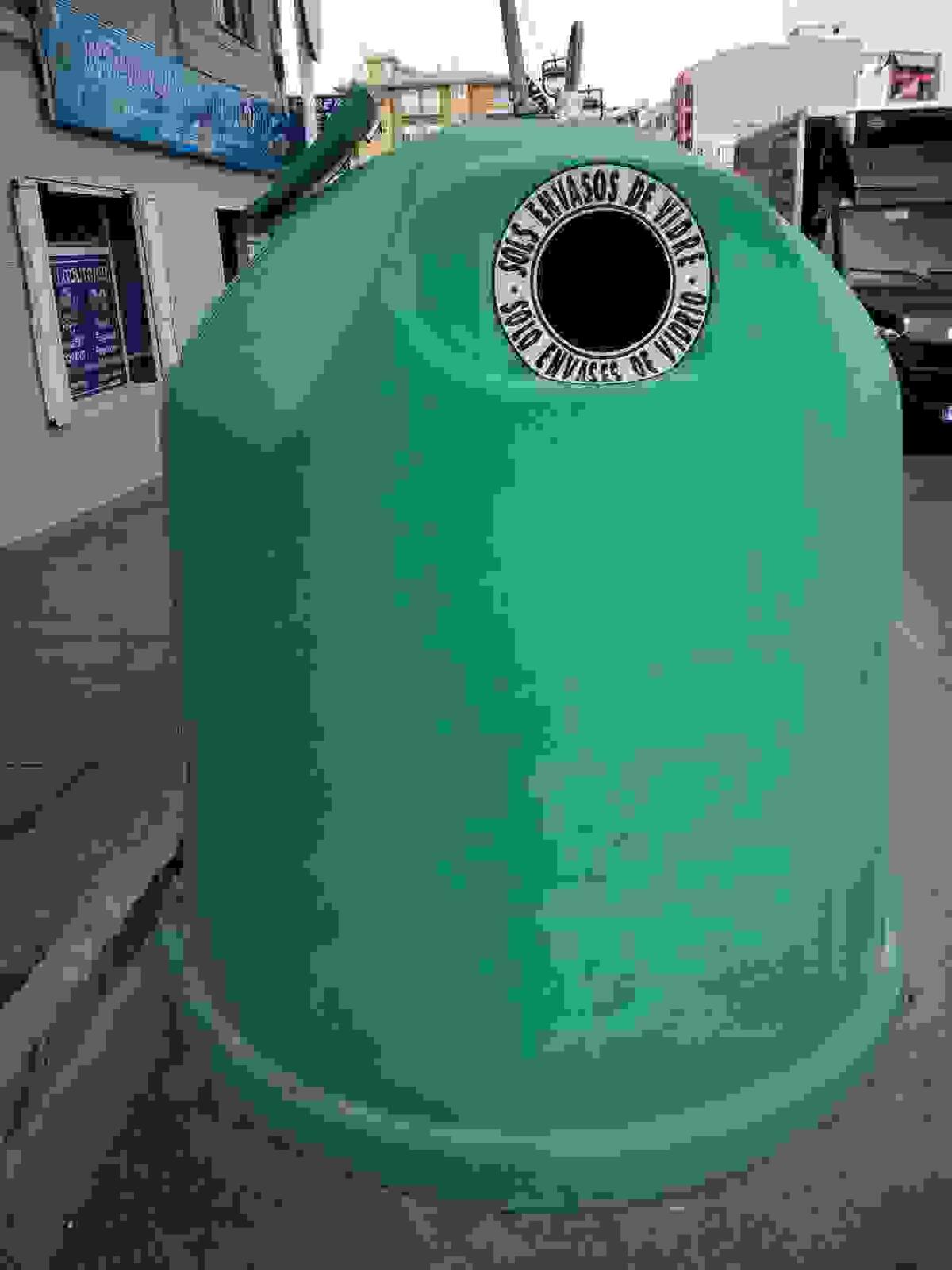 Ecovidrio y el Ayuntamiento de La Vila Joiosa participan en el plan integral para incrementar el reciclado de vidrio este verano