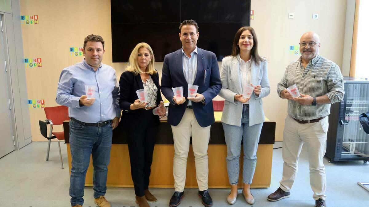 La Comissió y la Associació de Penyes repartirán 10.000 vasos reutilizables donados por Coca Cola para fomentar el reciclaje y la sostenibilidad