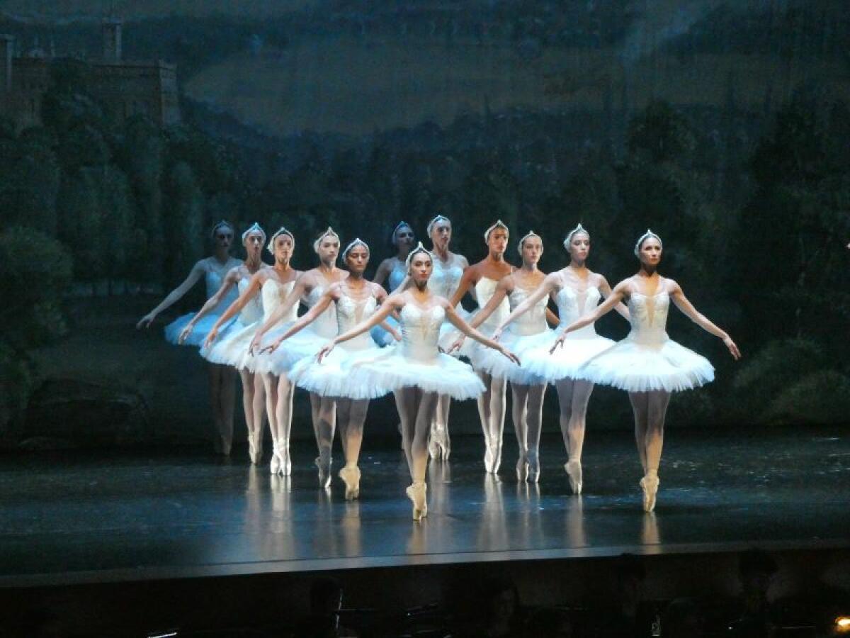 El Ballet de Georgia inició su gira por España en La Nucía con “El Lago de los Cisnes”