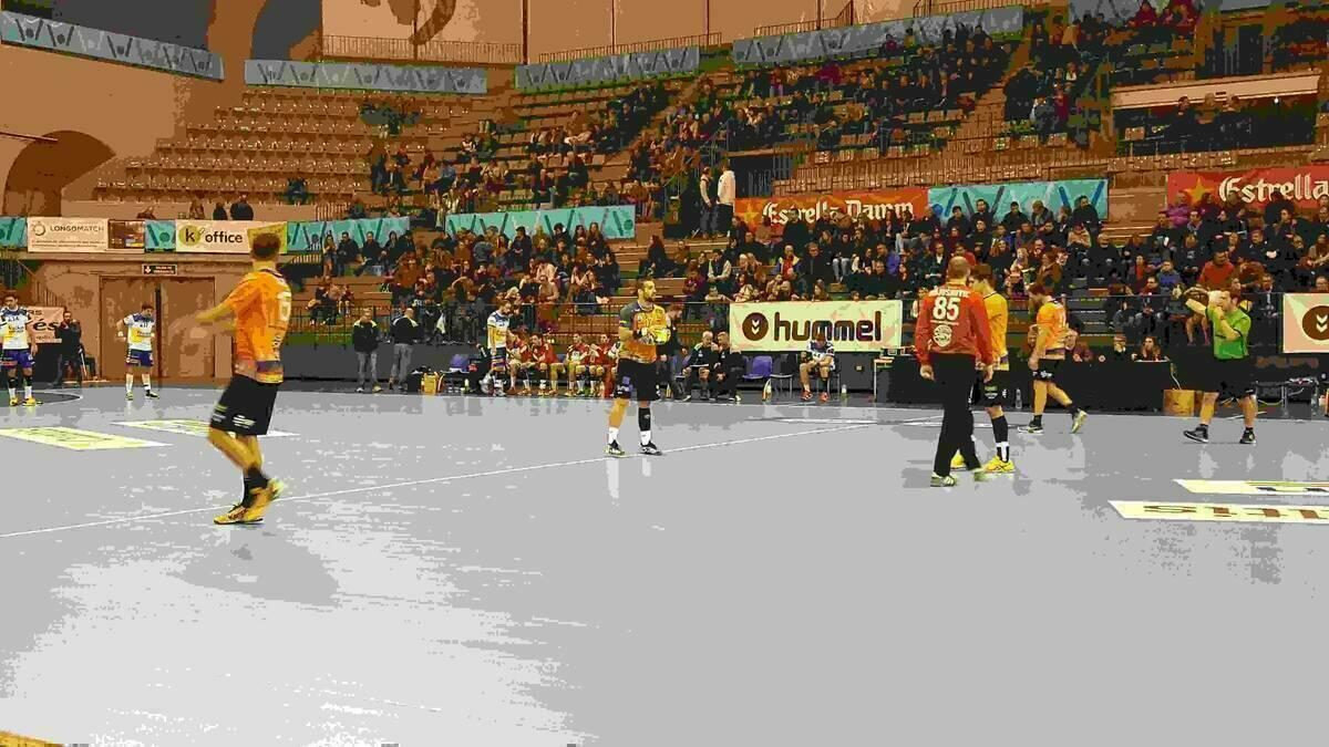 BM Benidorm &middot; Se escapan las opciones de puntuar en los cinco minutos finales