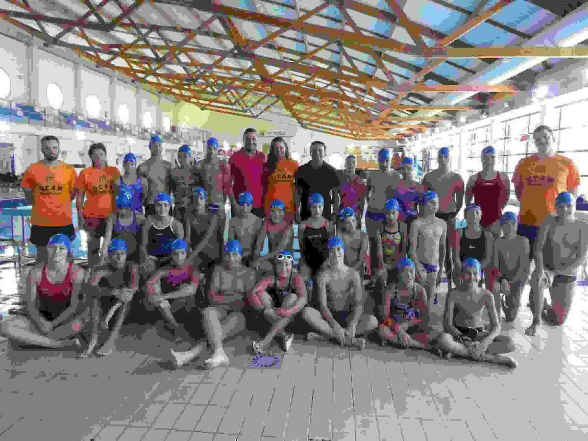 El V Campus de Nataci&oacute;n Melani Costa en La Nuc&iacute;a re&uacute;ne a 32 nadador@s
