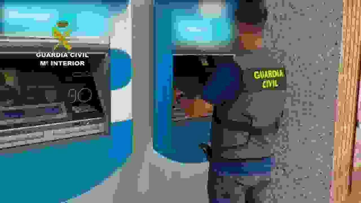 La Guardia Civil desarticula una organizaci&oacute;n criminal que ha cometido cientos de estafas bancarias en Espa&ntilde;a, Francia e Italia.