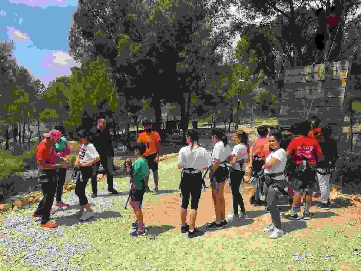 El Colegio Sant Rafel &ldquo;disfruta de la aventura&rdquo;  en el  Forestal Park La Nuc&iacute;a