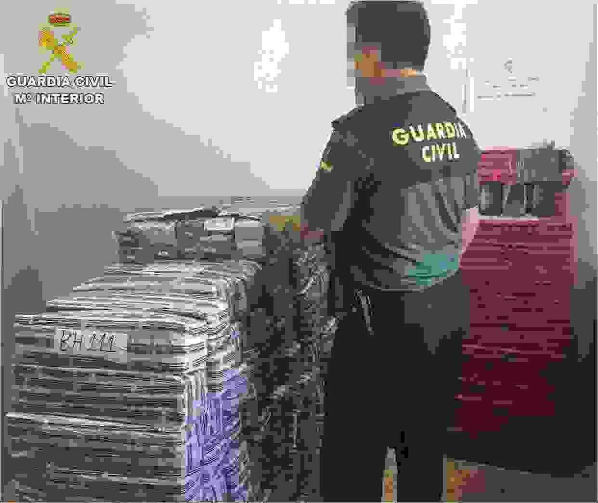 La Guardia Civil incauta 800 kilos de hach&iacute;s a un conductor en Crevillente 