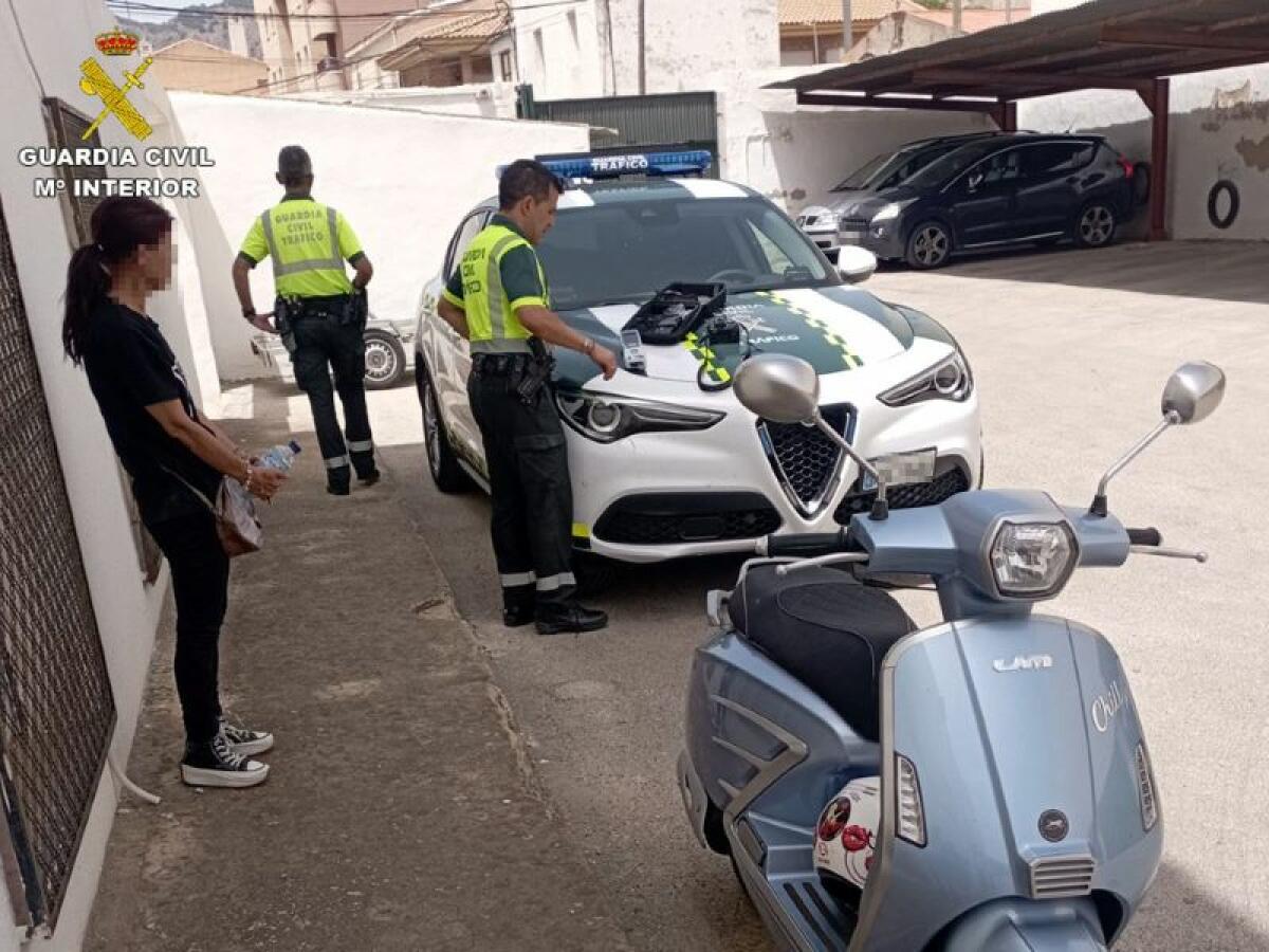La Guardia Civil investiga a una conductora que circulaba en sentido contrario por la Autovía del Mediterráneo 