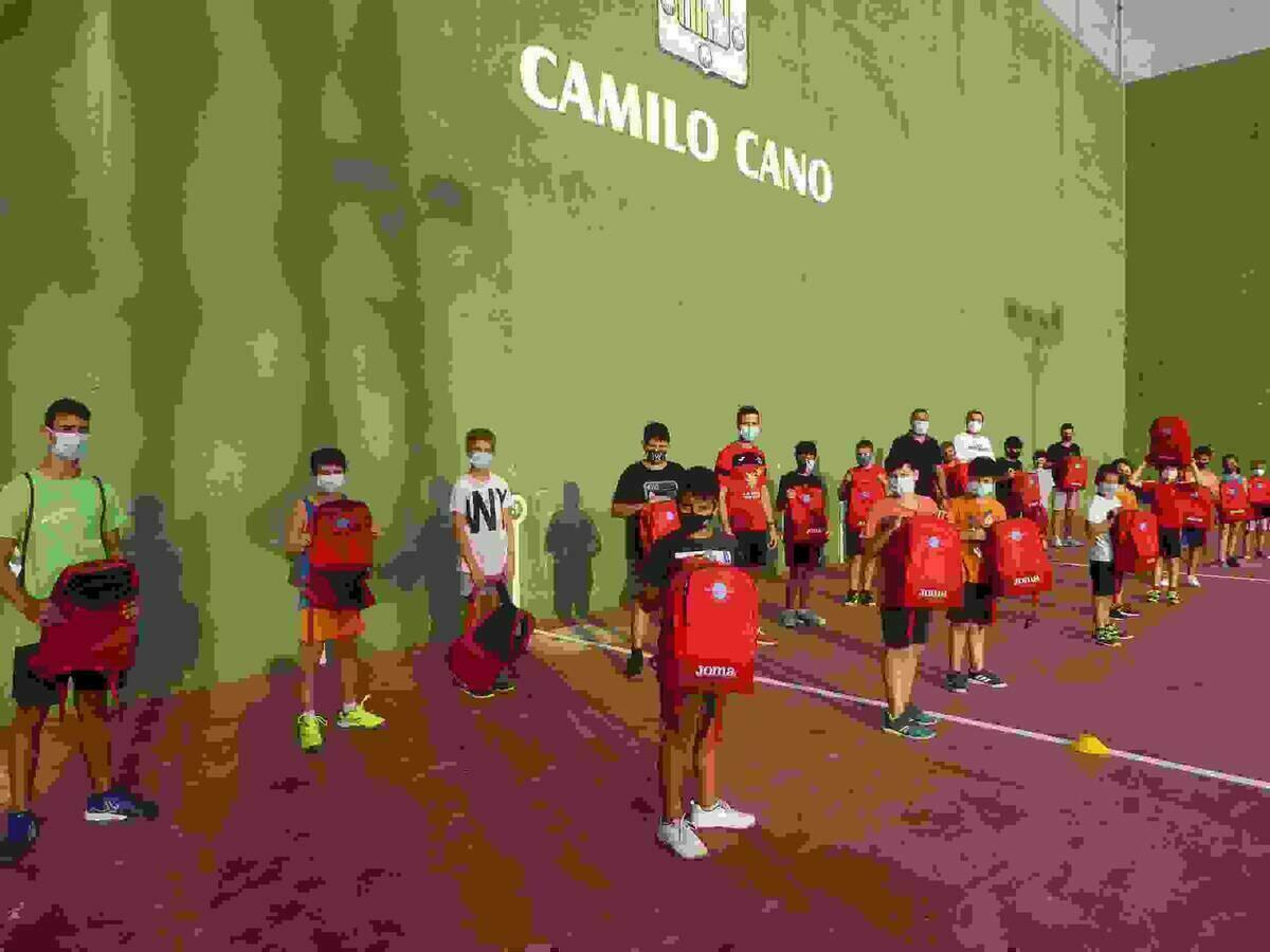 L&rsquo;Escola de Pilota Valenciana &ldquo;arranca&rdquo; con 23 pilotaris