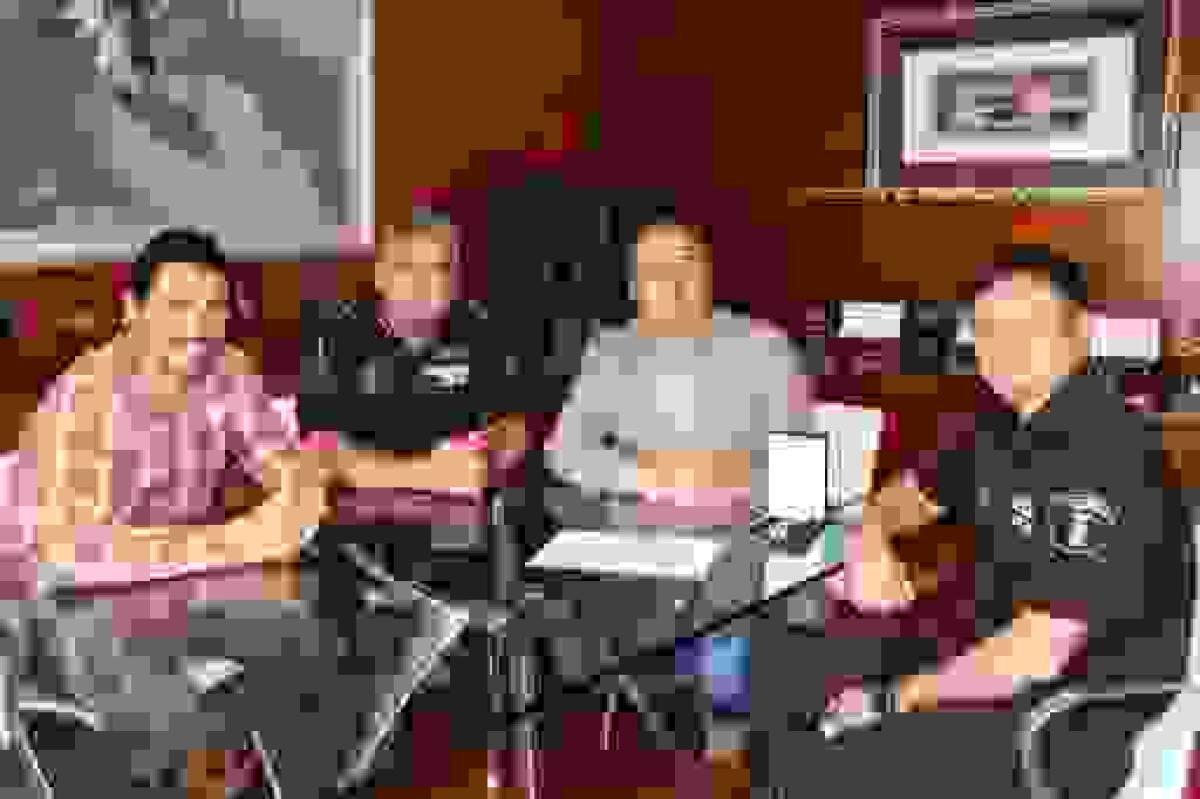 El oficial de Polic&iacute;a de Finestrat, Pedro Javier Llinares, recibe la medalla a Mejor Mando Intermedio de la provincia por su profesionalidad en rescates de monta&ntilde;a