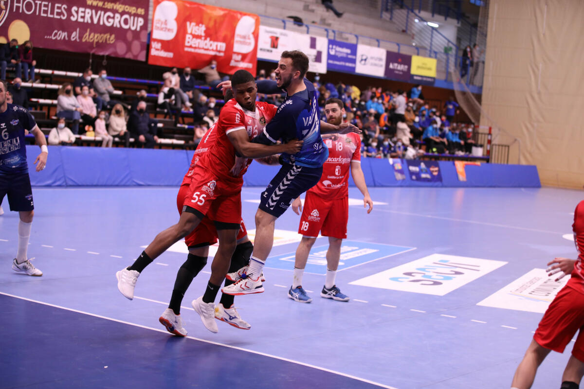 Al Balonmano Benidorm se le atraganta la portería del Incarlopsa Cuenca